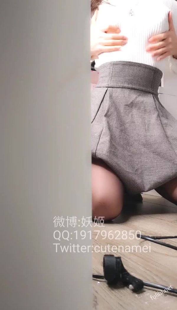 白虎福利姬@完具(娜美)最新作 - 储藏室里被偷拍的欲望少妇自拍 白虎福利姬@完具(娜美)最新作 - 储藏室里被偷拍的欲望少妇自拍