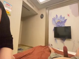 爆乳美少婦浴室洗澡開房打炮怕被發現的。