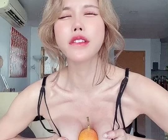 櫻桃福利時間到！蜜汁四溢的粉嫩誘惑，真空上陣等你來採擷～