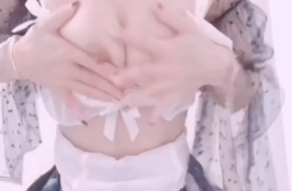 【白絲蘿莉】洛麗塔少女嬌喘濕身 純欲雙馬尾搖動白絲美腿誘惑