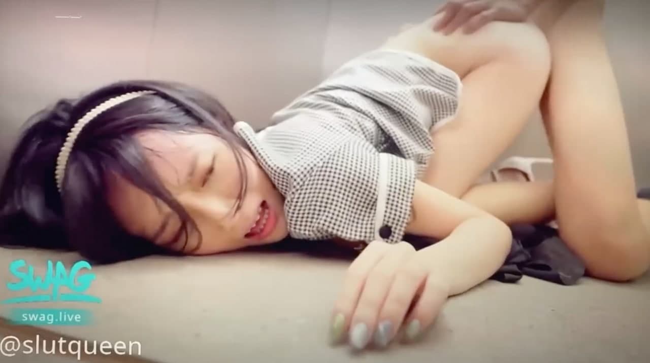 清纯电梯小姐制服诱惑 裙底视角偷拍上班日常 下班后的秘密服务 清纯电梯小姐制服诱惑 裙底视角偷拍上班日常 下班后的秘密服务